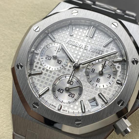 Audemars Piguet Royal Oak Chronograph – Silver Dial